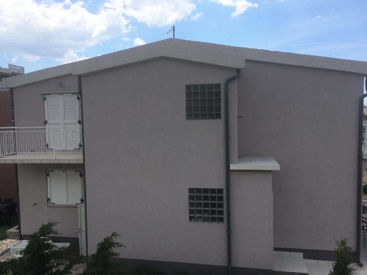 Apartment Cesarica Esterno foto